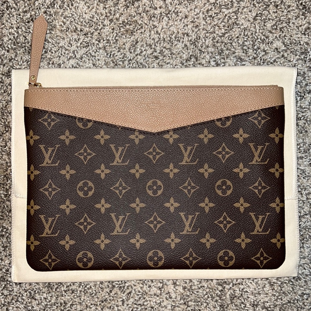 Louis Vuitton Daily Pouch